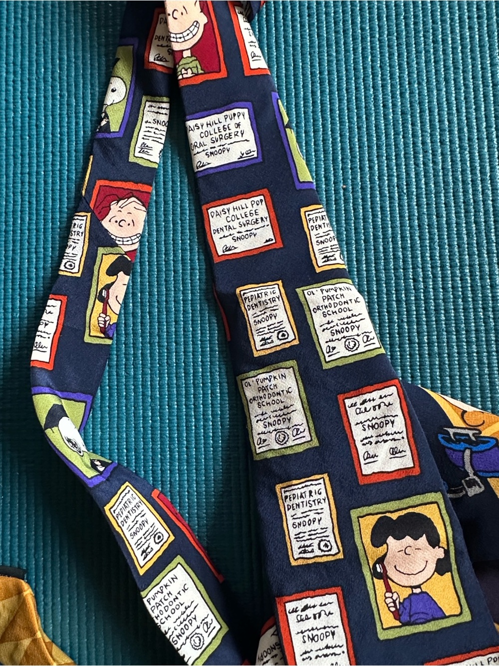 Snoopy Charlie Brown Peanuts Pediatric Oral Surgery Dentist Silk Tie - Picture 3 of 4